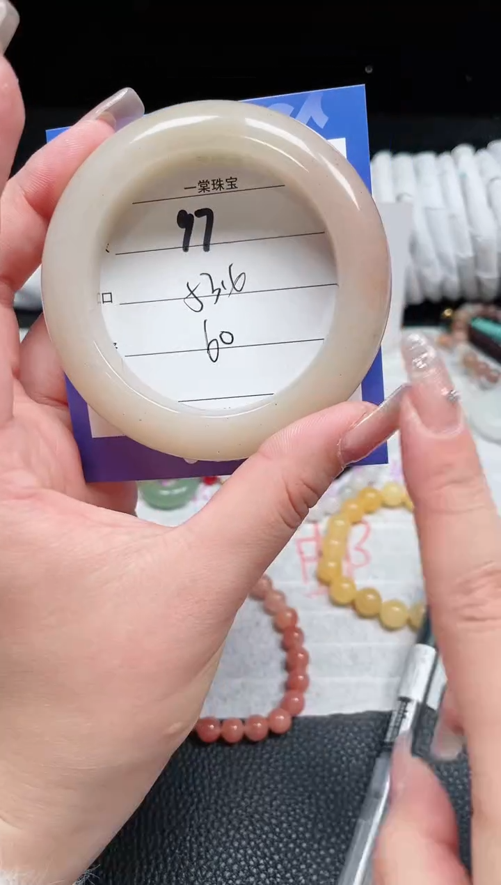 【闪购商品】石英质玉手镯未镶嵌97