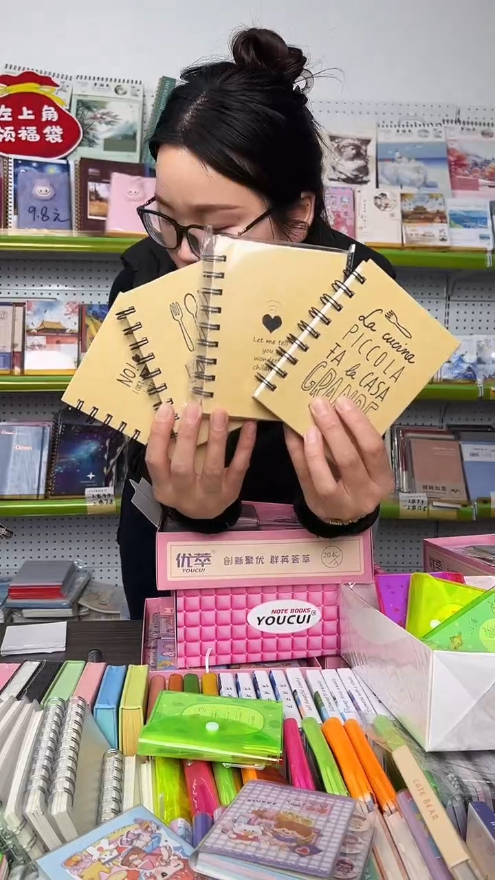 64k牛皮侧翻线圈本空白页 封面随机 4本