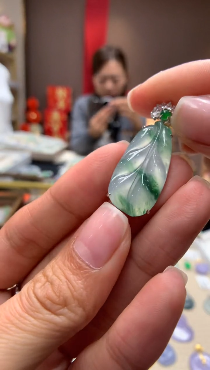 【闪购商品】翡翠颈饰18K金镶嵌叶子