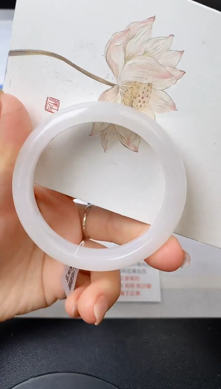 【闪购商品】石英质玉手镯未镶嵌18