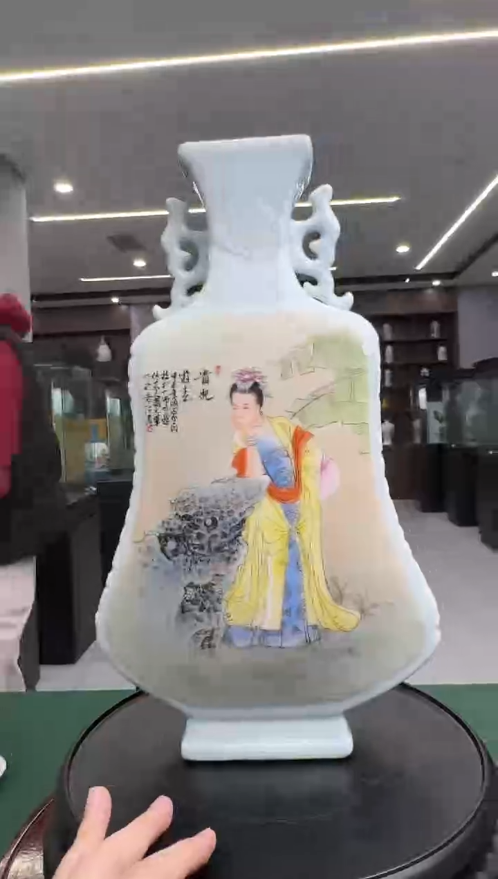 【闪购商品】瓷片揭志军老师影青浮雕美女琵琶瓶带收藏证书