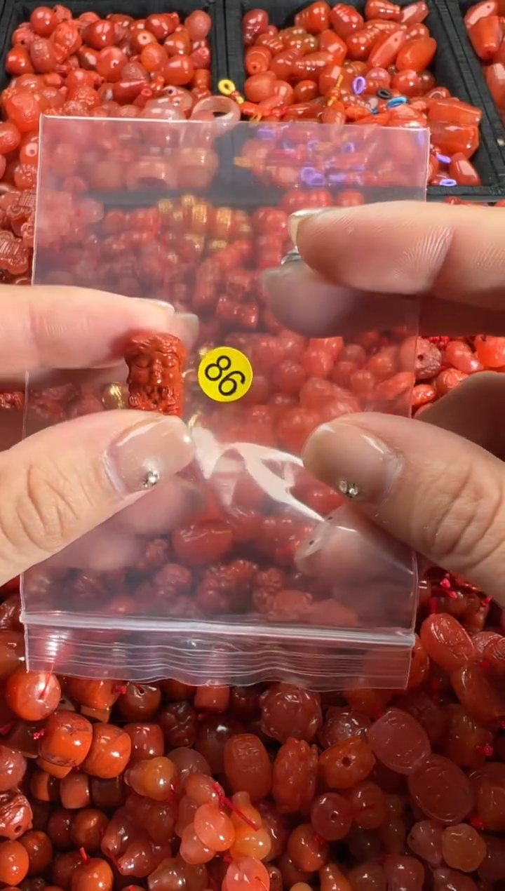 【闪购商品】南红玛瑙颈饰未镶嵌1