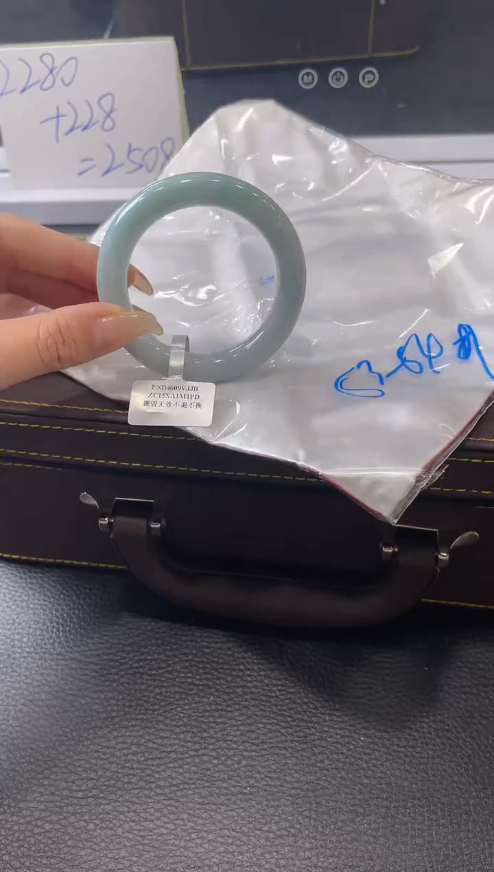 【闪购商品】翡翠手镯未镶嵌手镯