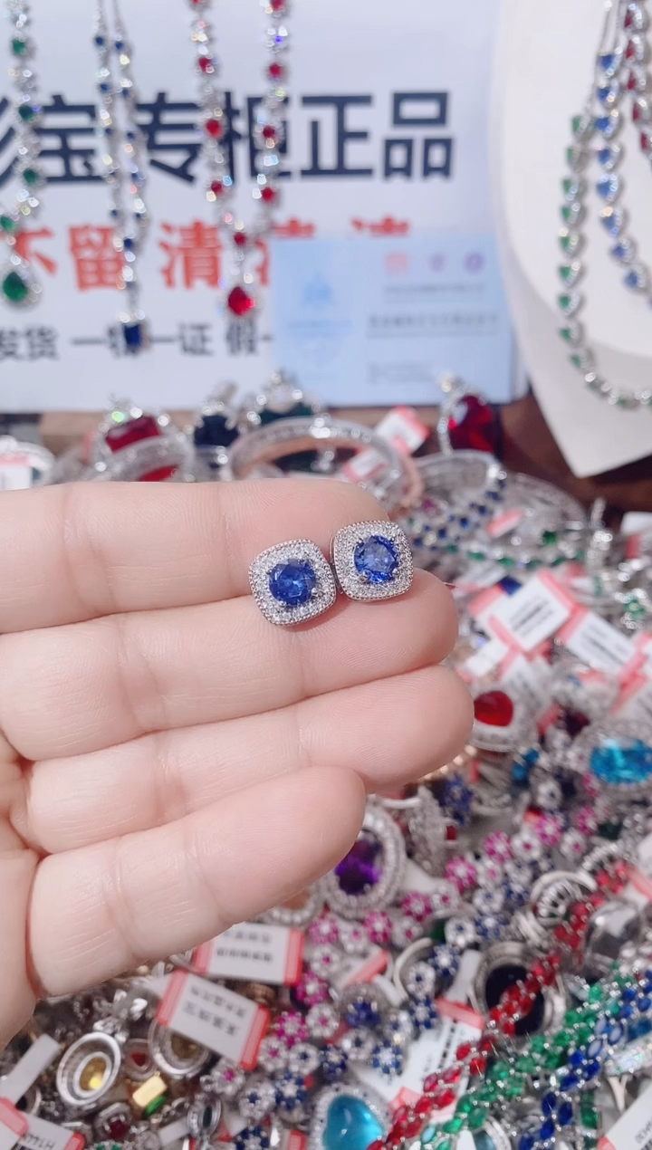 耳饰蓝宝石未镶嵌  