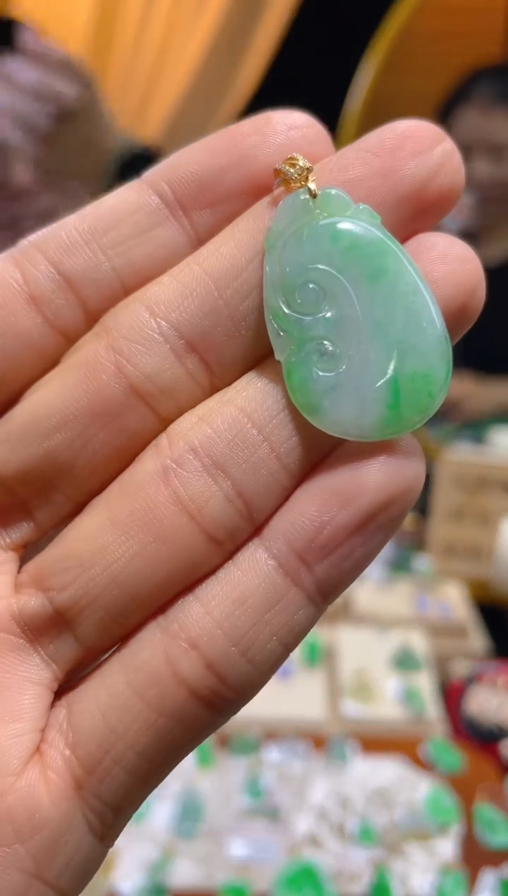 【闪购商品】翡翠颈饰18K金镶嵌假一赔三