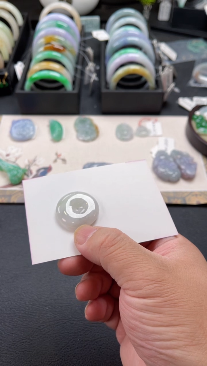 【闪购商品】翡翠颈饰未镶嵌吊坠有瑕疵 纹裂