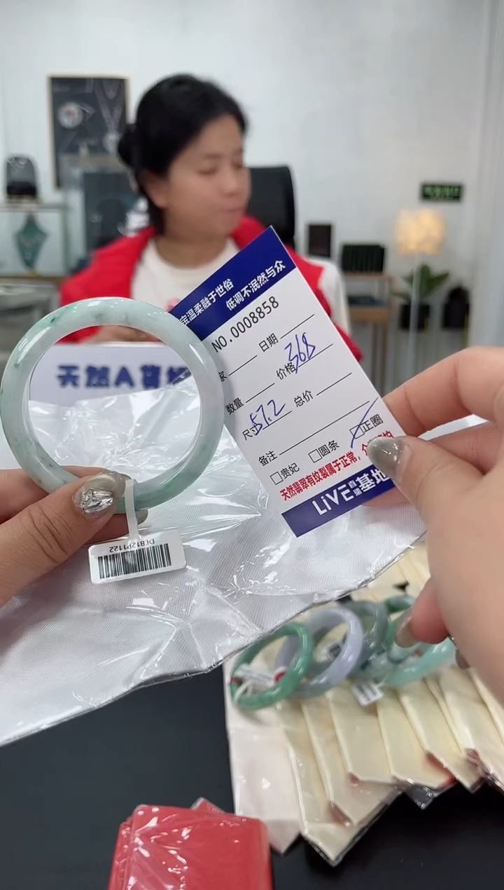 【闪购商品】翡翠手镯未镶嵌天然翡翠A货