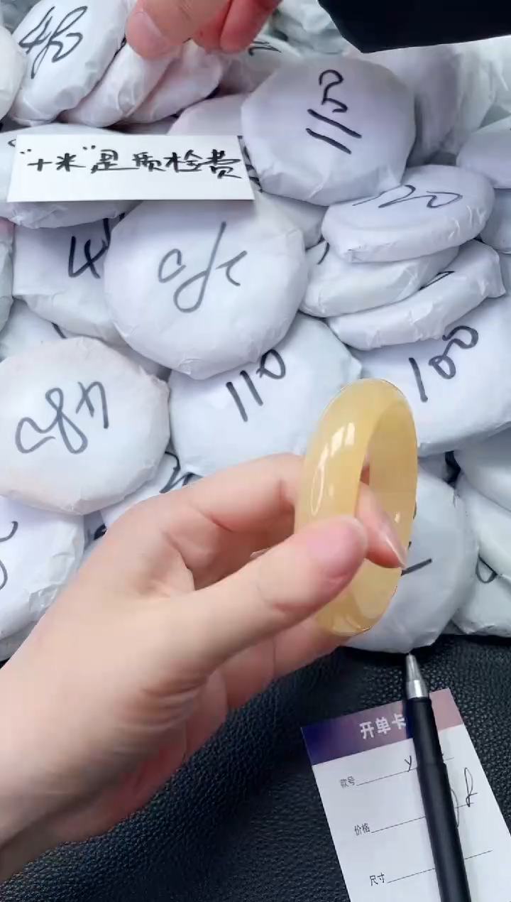 【闪购商品】石英质玉手镯未镶嵌Y892