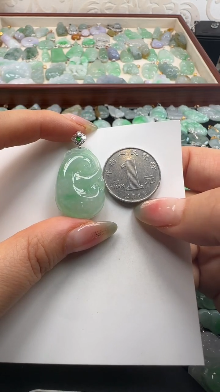 吊坠(不含链)18K金镶嵌翡翠如意