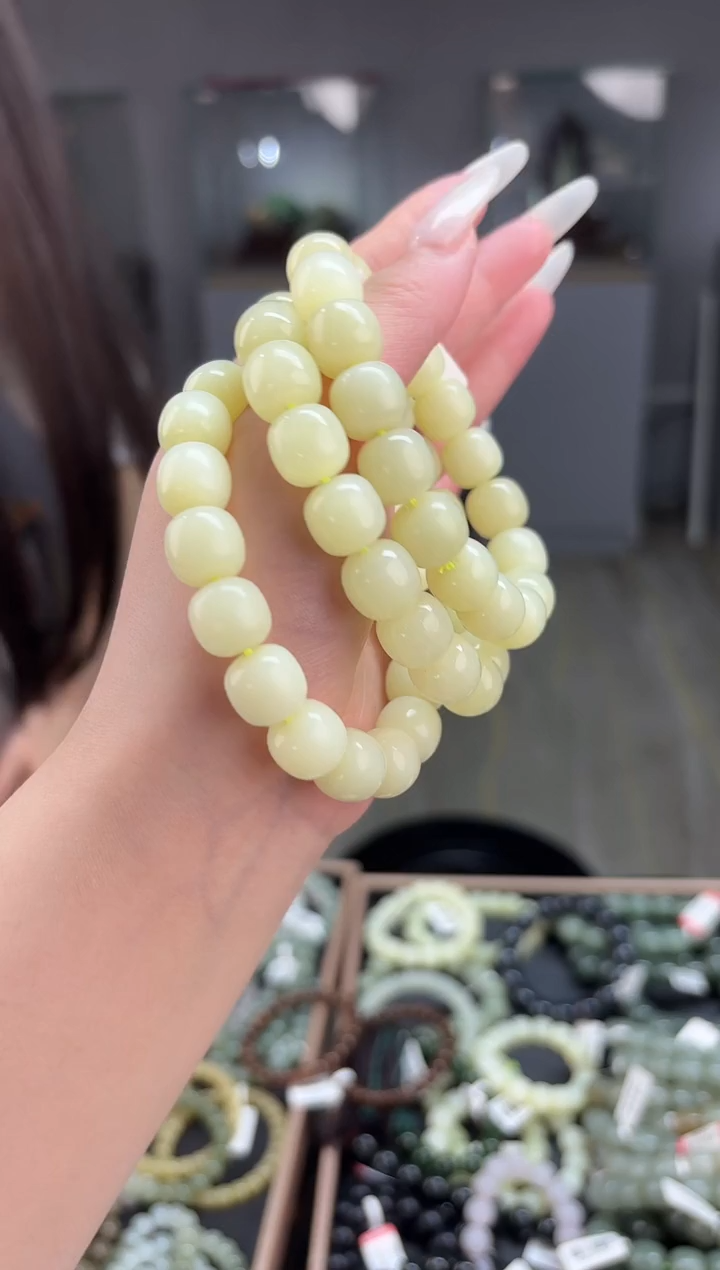 未镶嵌手串和田玉董小姐推荐 多样性发货 拍一发一hk12