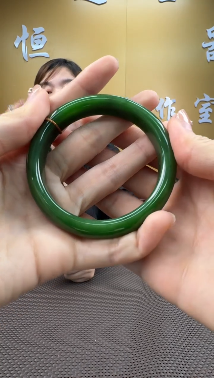 【闪购商品】和田玉手镯未镶嵌58