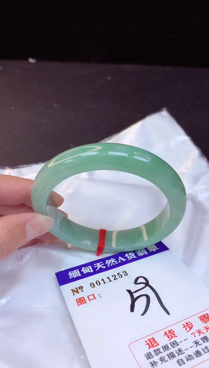 【闪购商品】翡翠手镯未镶嵌59+