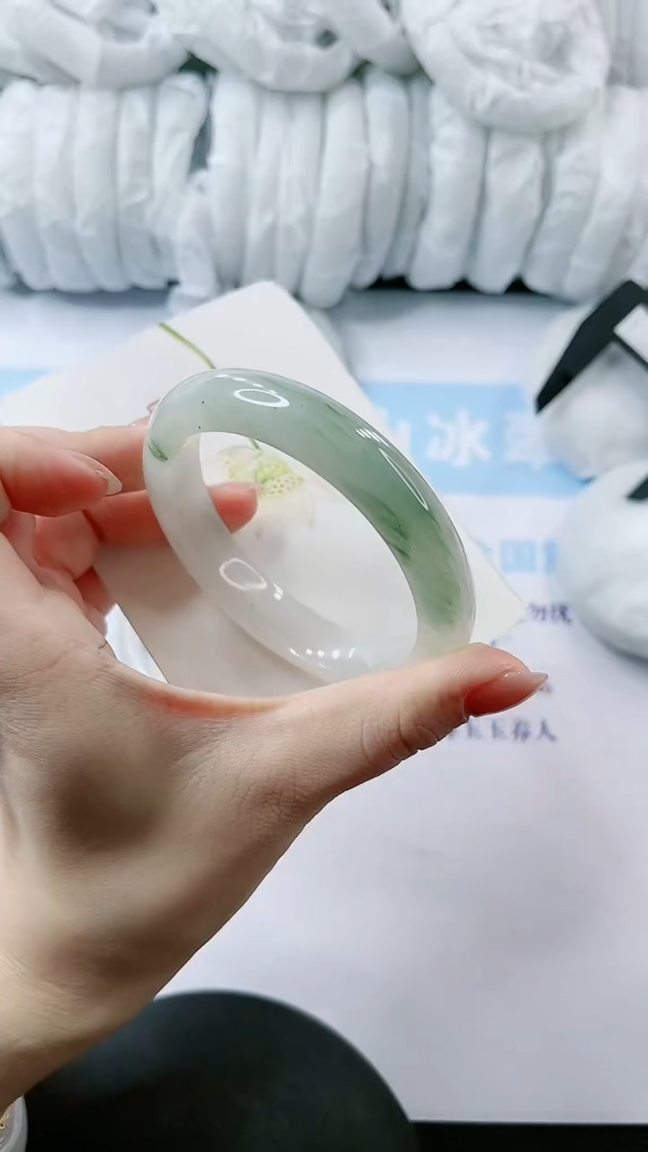 【闪购商品】石英质玉手镯未镶嵌多样性发货L181