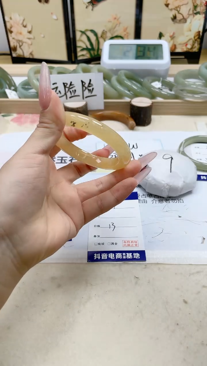 【闪购商品】石英质玉手镯未镶嵌267/55