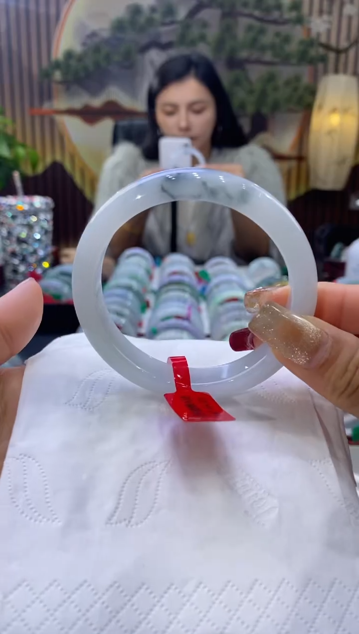 【闪购商品】翡翠手镯未镶嵌多人06557