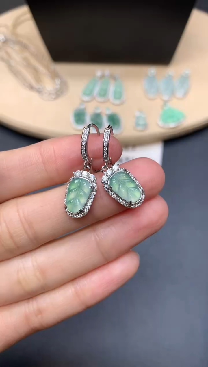 【闪购商品】翡翠耳饰银S925镶嵌叶子【多样性发其一】