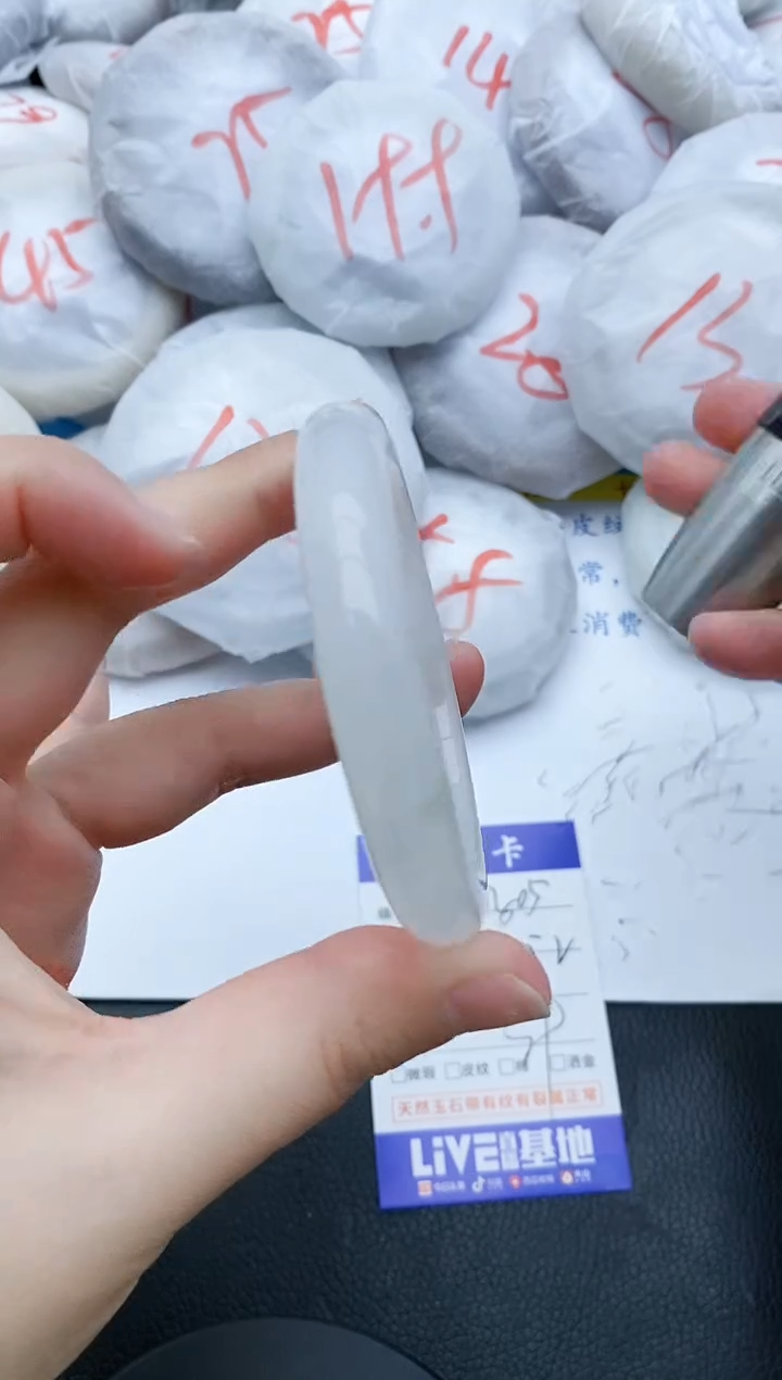 【闪购商品】石英质玉手镯未镶嵌305+51/52