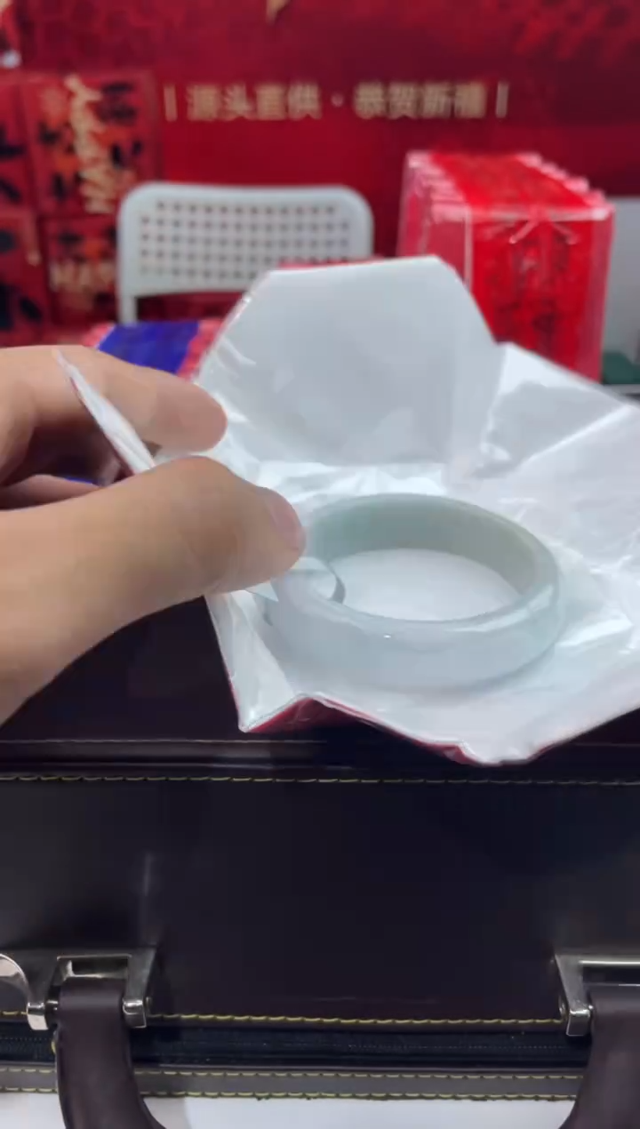 【闪购商品】翡翠手镯未镶嵌11翡翠手镯（微瑕）