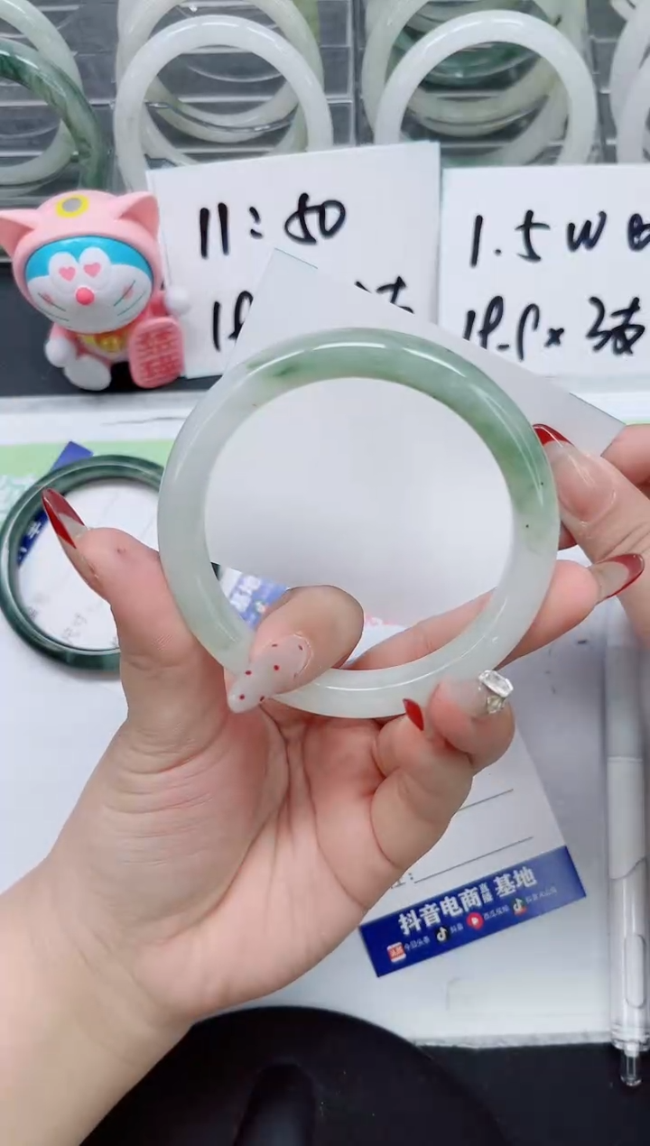 【闪购商品】石英质玉手镯未镶嵌a191