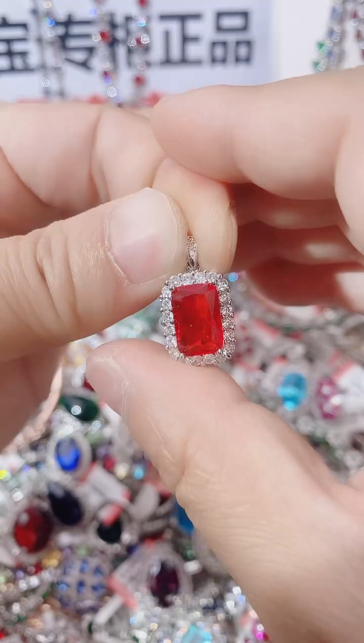 颈饰未镶嵌红宝石  