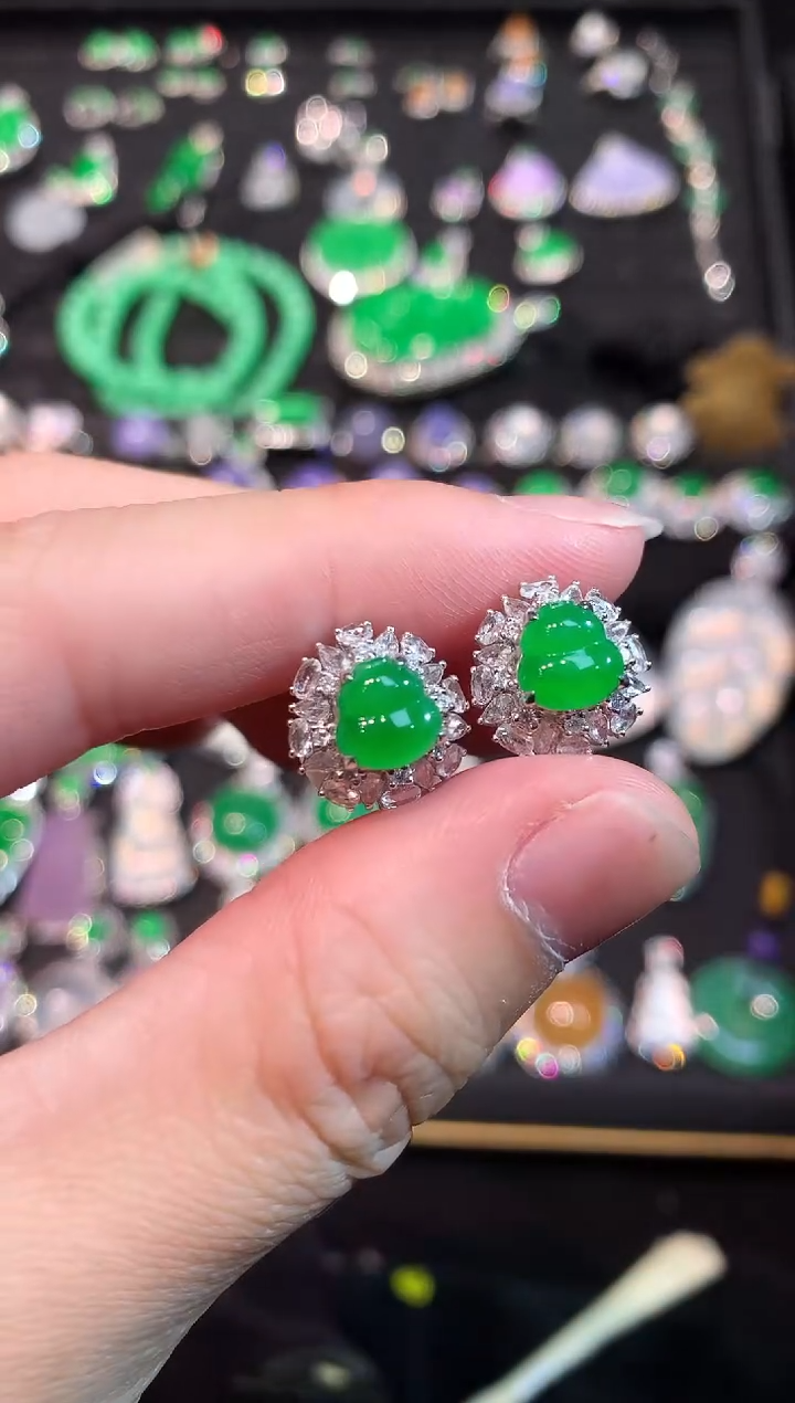 18K金镶嵌翡翠耳饰高冰正阳满绿葫芦耳包