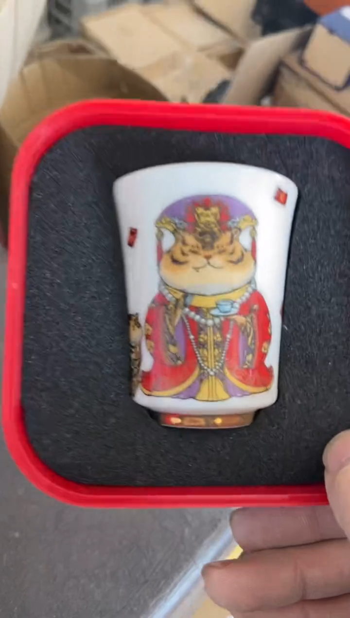 无运费险不带礼盒略有瑕疵有点脏介意勿拍杯