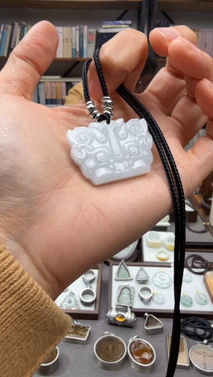 颈饰未镶嵌翡翠仿古兽面纹吊坠