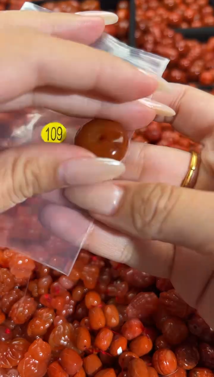 颈饰未镶嵌南红玛瑙1