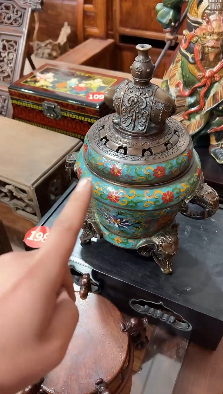 珐琅彩大象香炉1