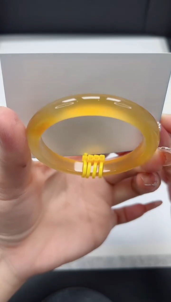 【闪购商品】石英质玉手镯未镶嵌188/54.4香槟