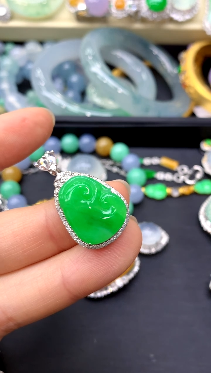 颈饰18K金镶嵌翡翠630-中国好珍宝