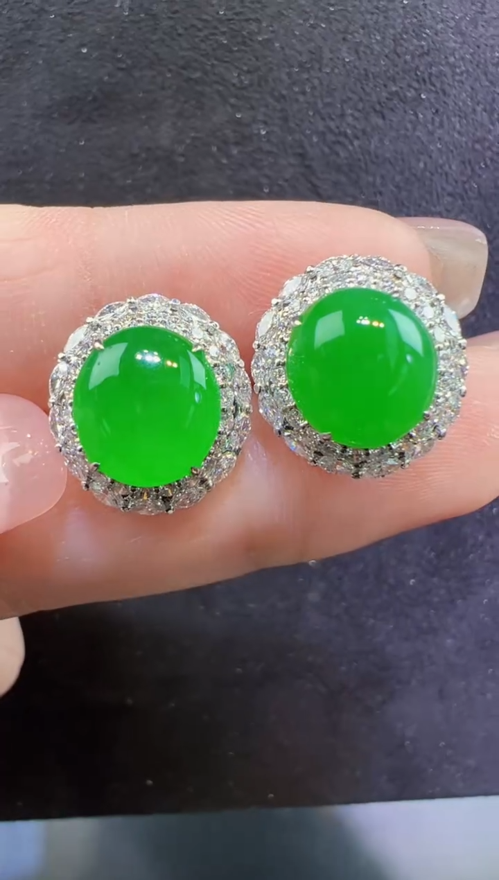 翡翠18K金镶嵌耳饰蛋面耳钉