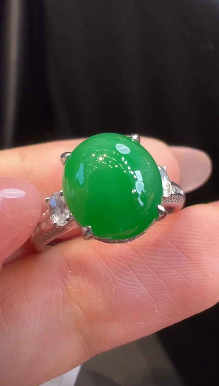 18K金镶嵌戒指翡翠戒指