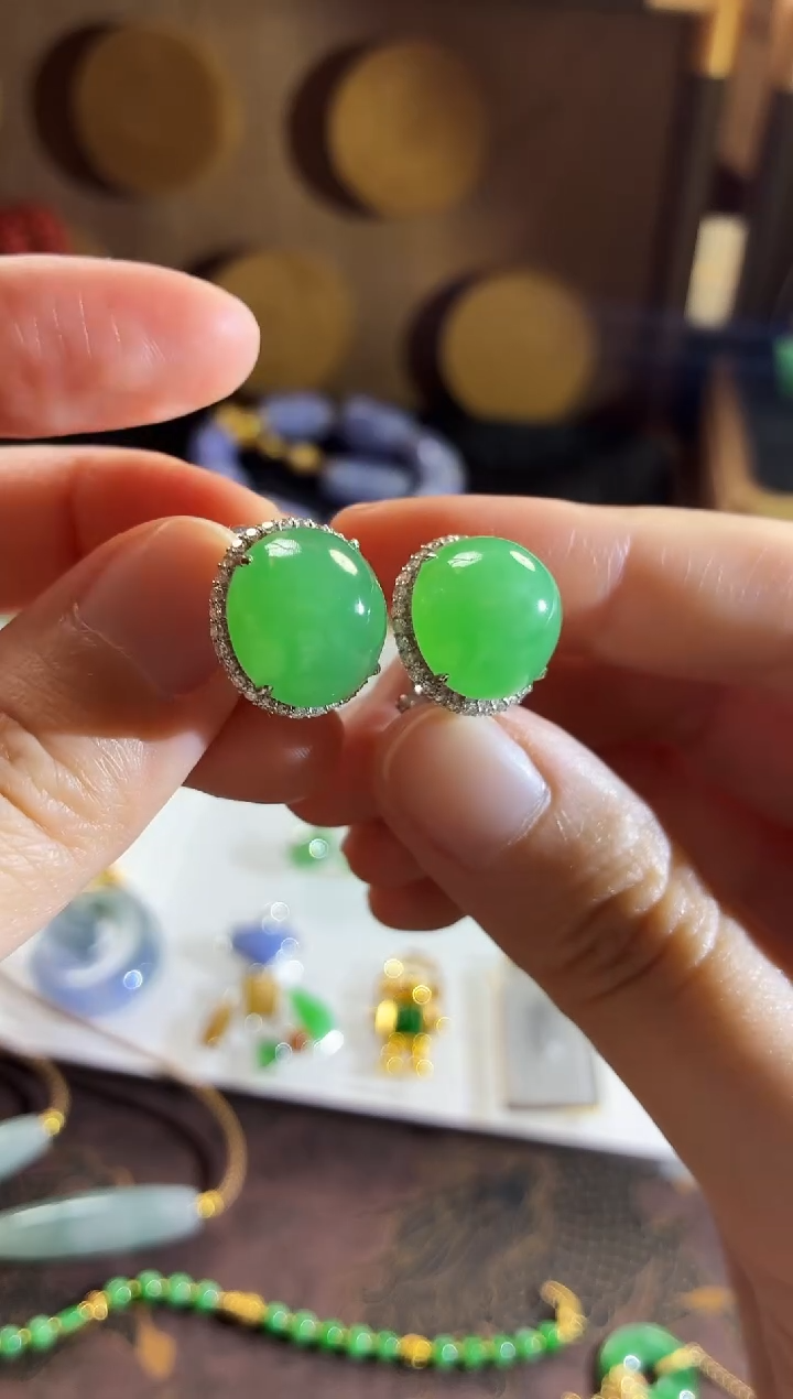 18K金镶嵌翡翠耳饰耳饰