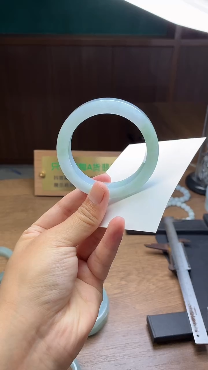 未镶嵌手镯定制翡翠J****姐定制