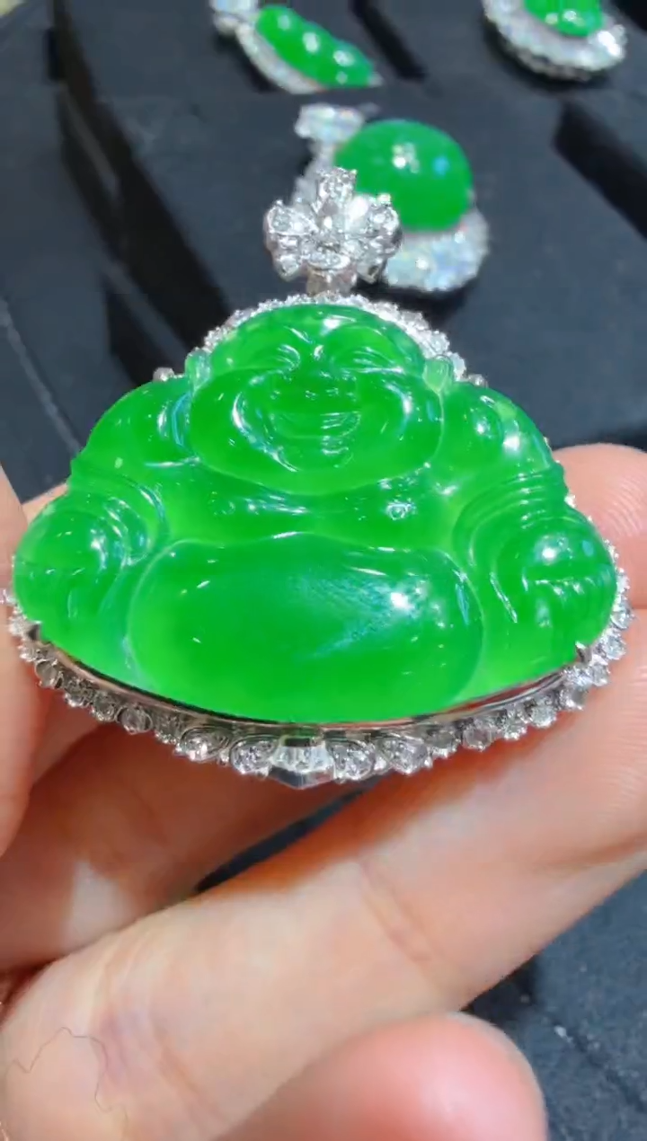 吊坠(不含链)18K金镶嵌翡翠R****4定金