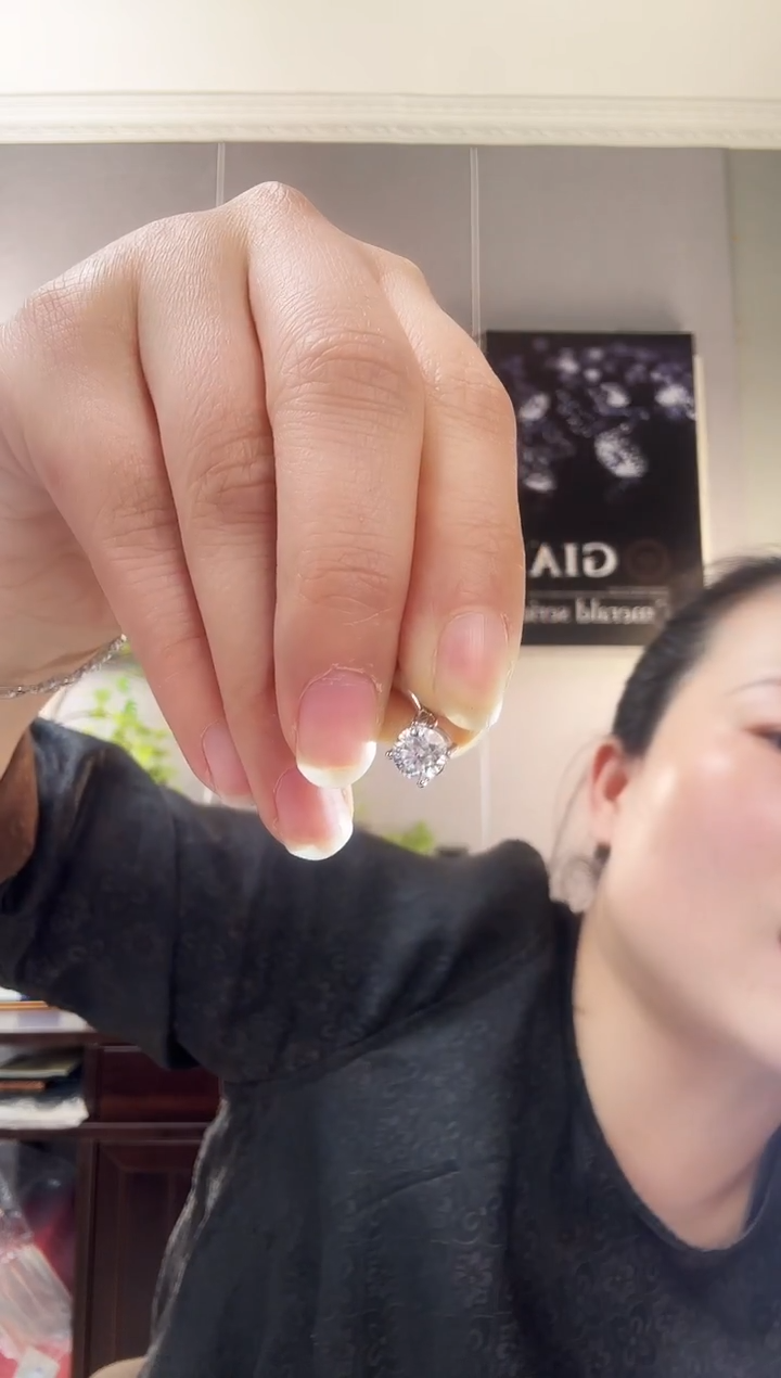 n**…主播定制链接 绿色圆形吊坠带链子