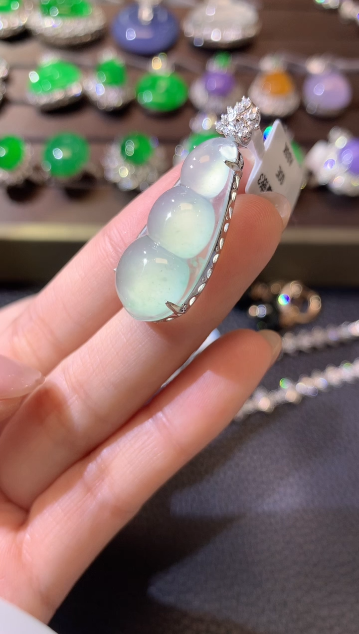 【闪购商品】翡翠吊坠(不含链)18K金镶嵌D23