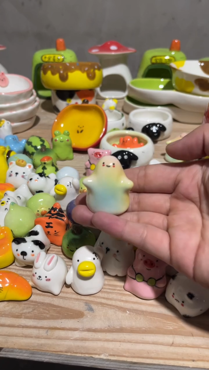 77手工手绘陶瓷品