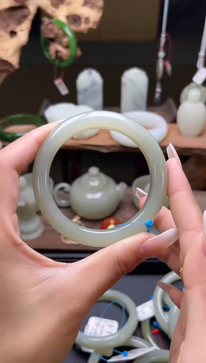 【闪购商品】和田玉手镯未镶嵌且末青白57+圈9001851