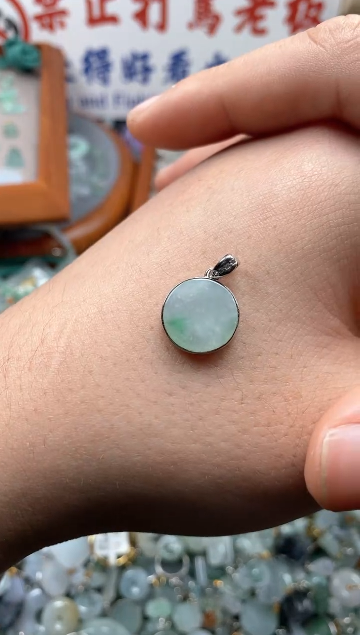 【闪购商品】翡翠颈饰未镶嵌哥哥