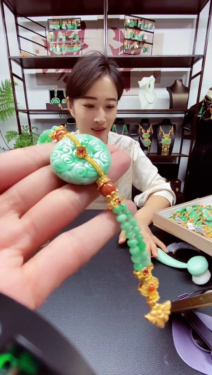 翡翠未镶嵌吊坠(不含链)翡翠手链