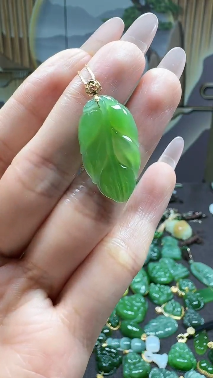 18K金镶嵌和田玉挂件1