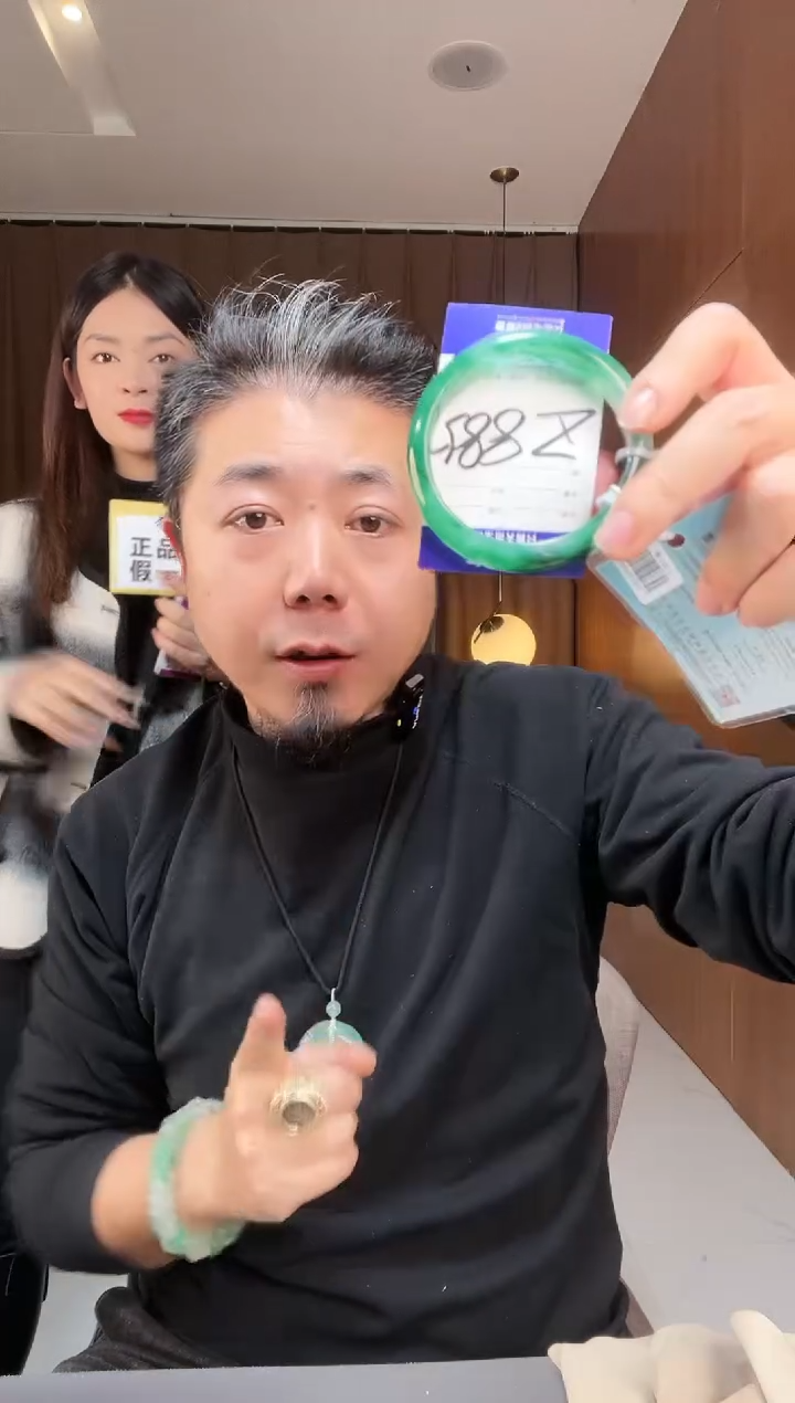 【闪购商品】石英质玉手镯未镶嵌非洲翠
