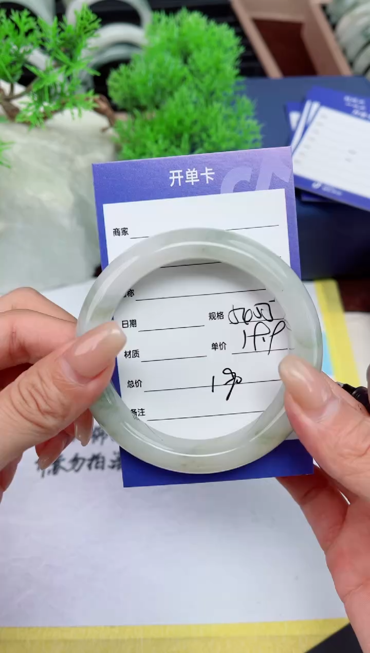 【闪购商品】石英质玉手镯未镶嵌190