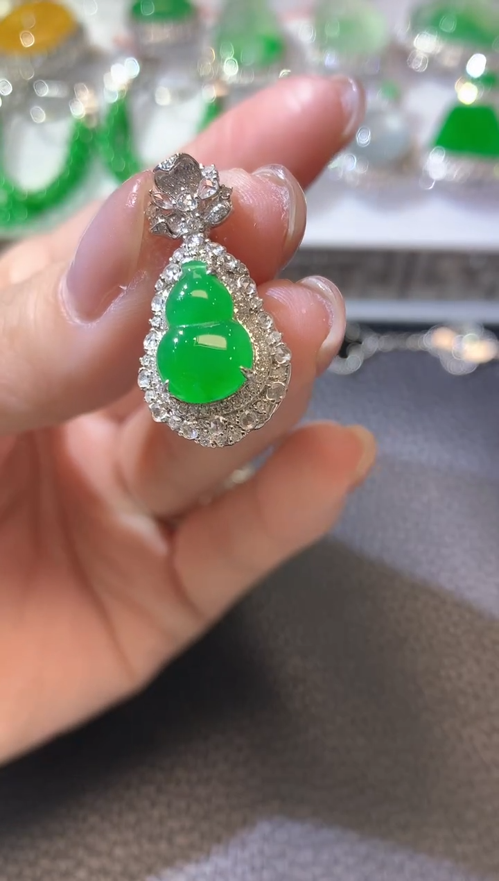 【闪购商品】翡翠吊坠(不含链)18K金镶嵌C35