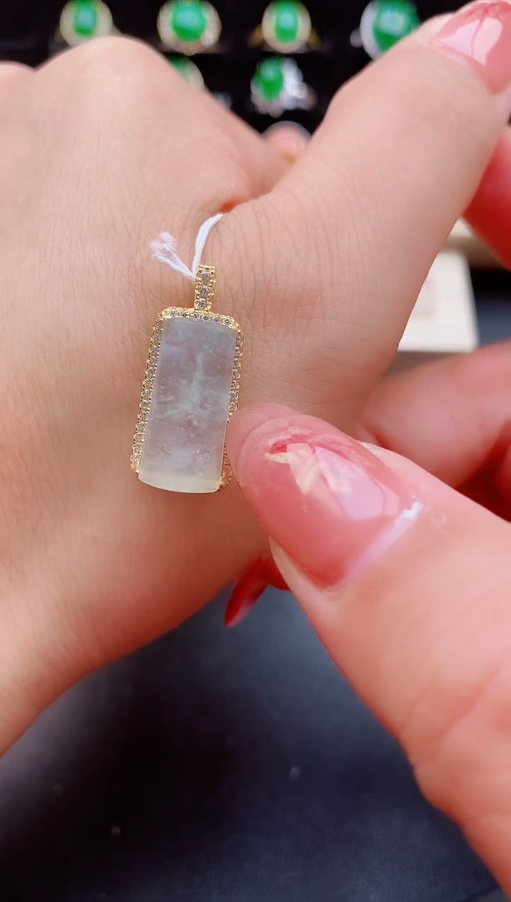 【闪购商品】翡翠吊坠(赠链)银S925镶嵌12312