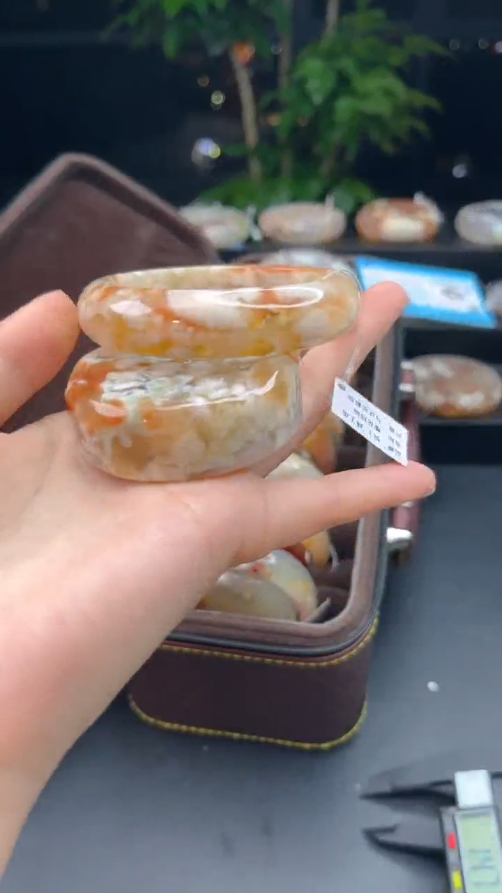 【闪购商品】石英质玉手镯未镶嵌赠送镯心（圈口55