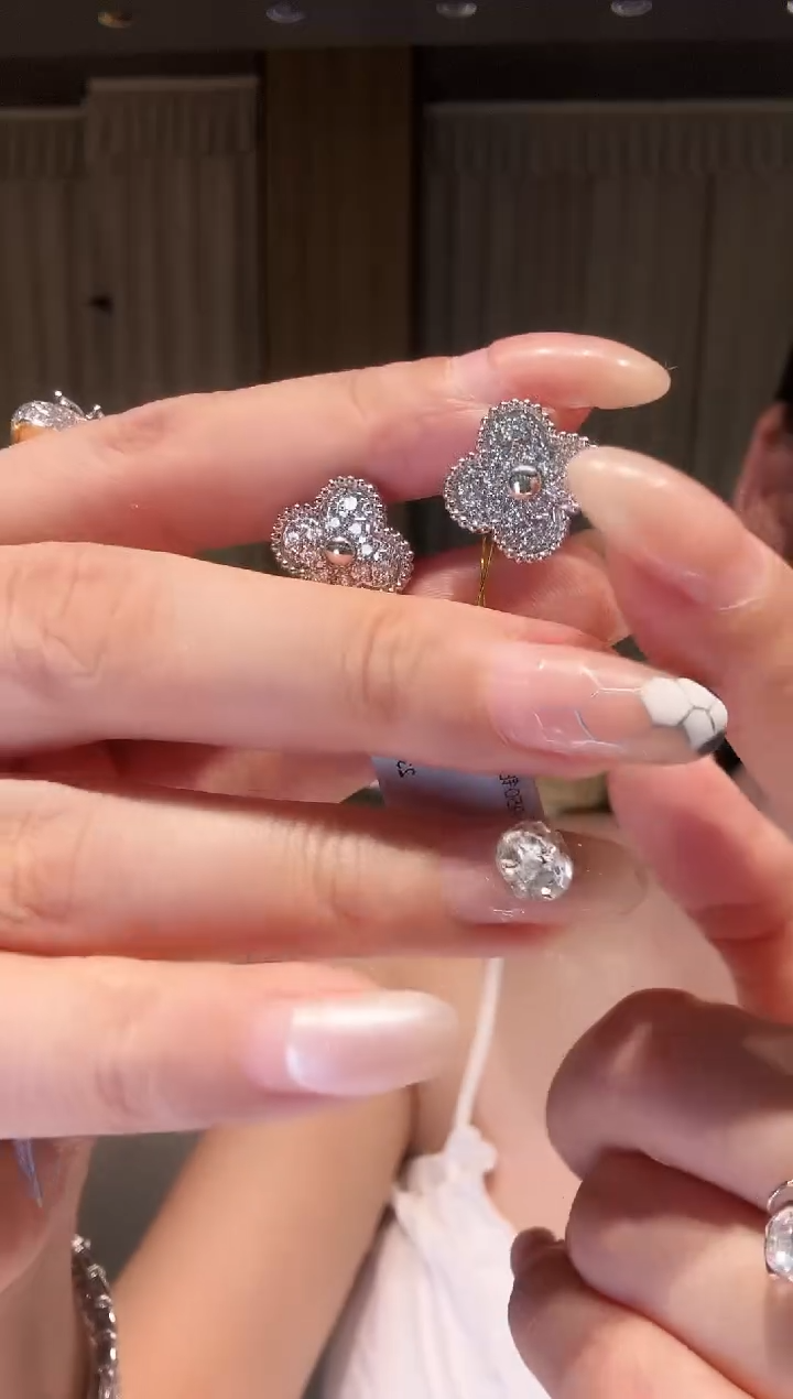 铂Pt950镶嵌耳饰钻石AY0580-PT 轴承是其他材质