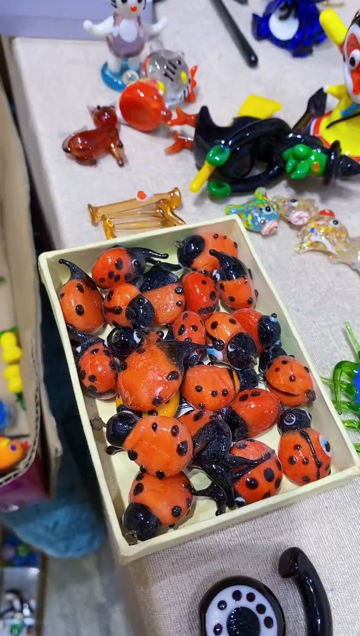 琉璃手工艺品一盒瓢虫